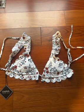 Zaful White Floral Scalloped Ruffle Triangle Bikini Top
